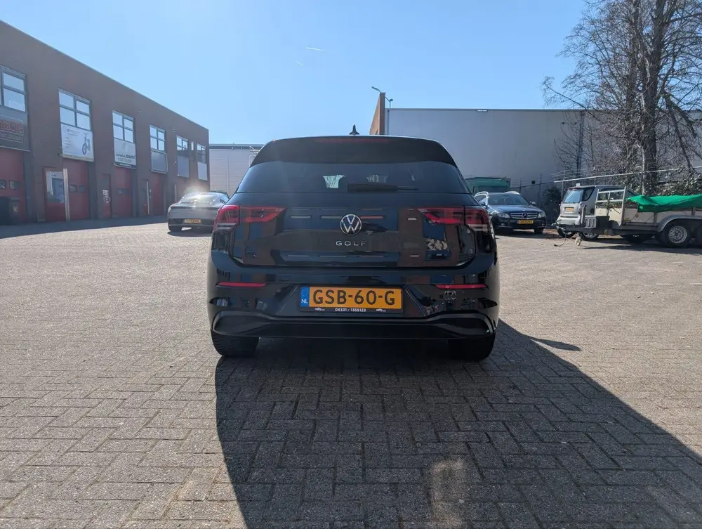 Volkswagen Golf 1.0 TSI 110pk 2021 Zwart - UNITED uit 2021, foto 3