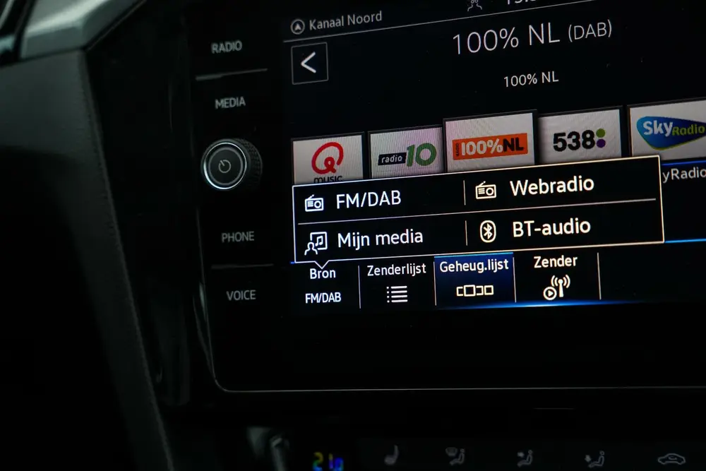 Volkswagen Passat 1.5 TSI Elegance Business R Leer Navi uit 2019, foto 20