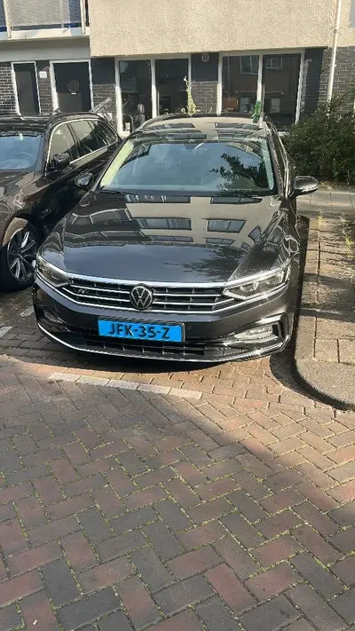 Volkswagen Passat Variant Passat 2.0 TDI 150pk 7-DSG 2021 Grijs uit 2021