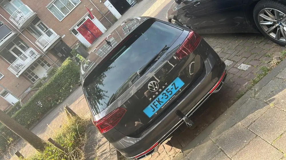 Volkswagen Passat Variant Passat 2.0 TDI 150pk 7-DSG 2021 Grijs uit 2021, foto 2