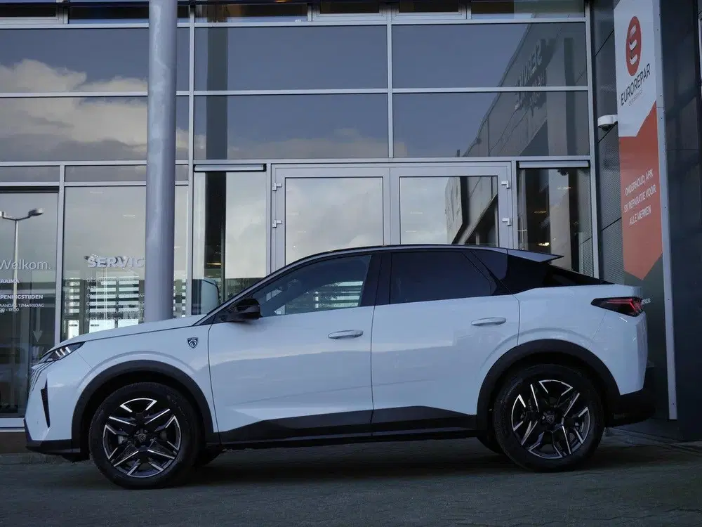 Peugeot 3008 1.2 Hybrid 136 GT uit 2024, foto 2