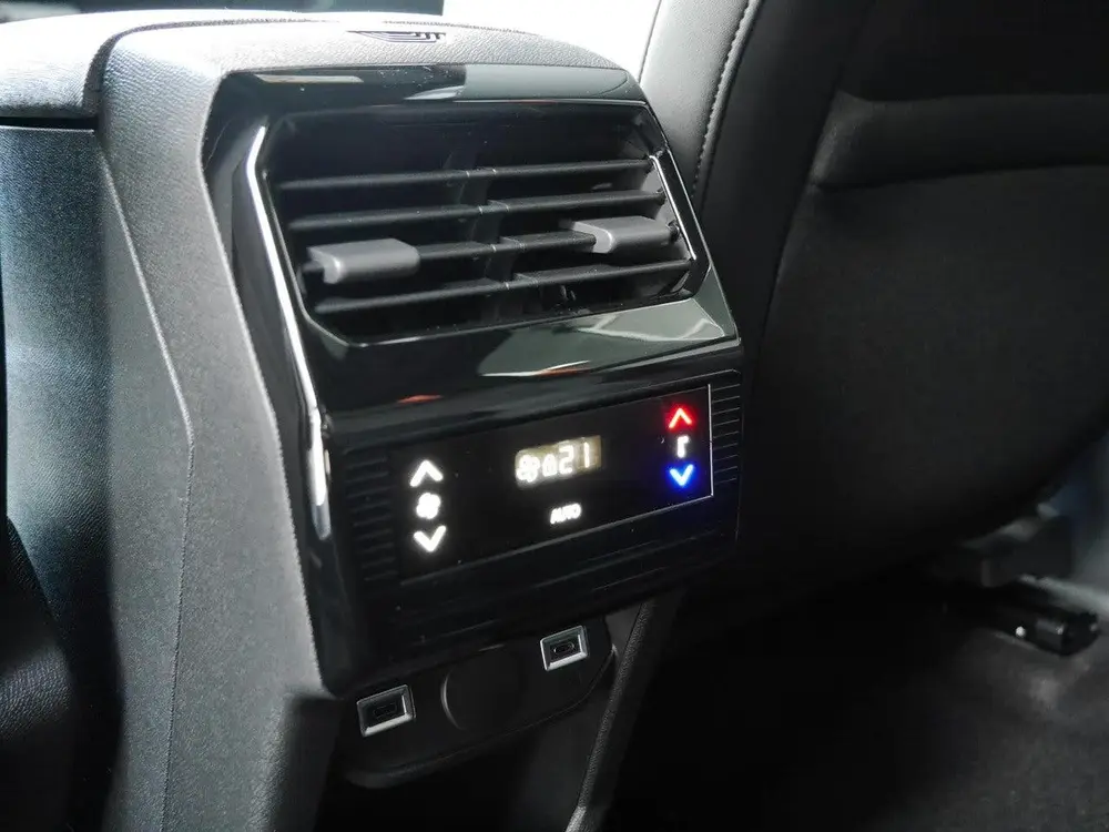 Peugeot 5008 1.2 Hybrid 136 Allure 7p uit 2025, foto 12