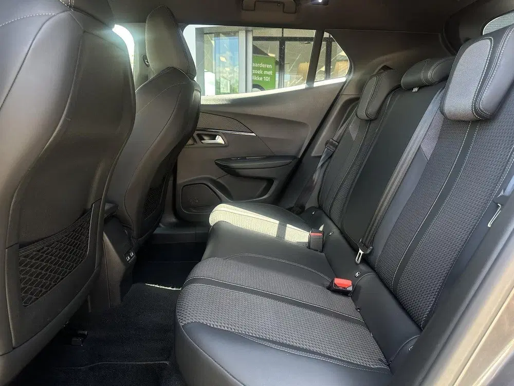 Peugeot 2008 1.2 PureTech 130PK GT uit 2020, foto 11