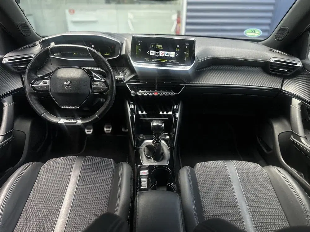 Peugeot 2008 1.2 PureTech 130PK GT uit 2020, foto 14