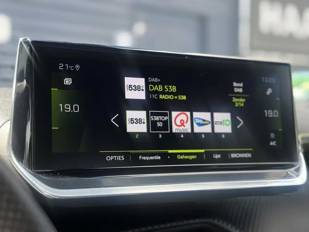 Peugeot 2008 1.2 PureTech 130PK GT uit 2020, foto 15