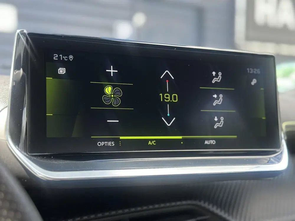 Peugeot 2008 1.2 PureTech 130PK GT uit 2020, foto 16