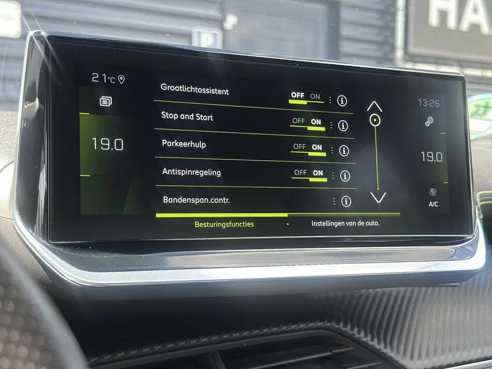 Peugeot 2008 1.2 PureTech 130PK GT uit 2020, foto 20