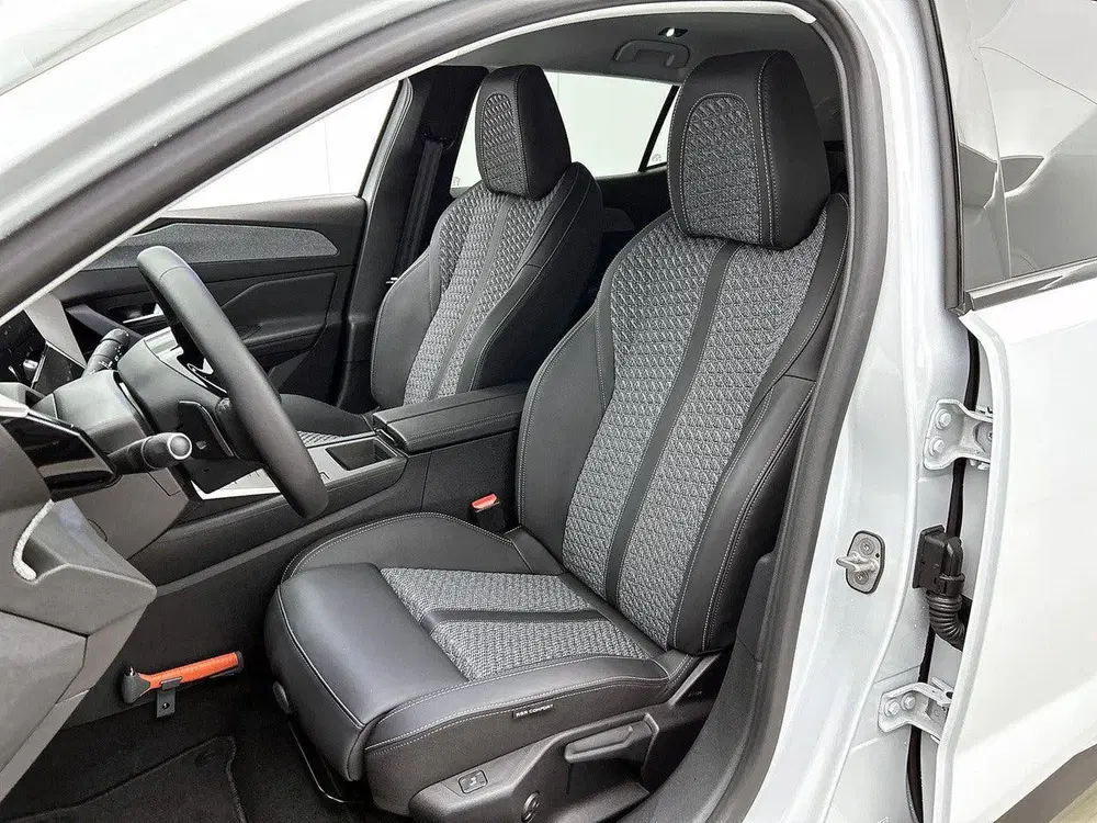 Peugeot 408 Allure Hybrid 145pk Automaat uit 2026, foto 10