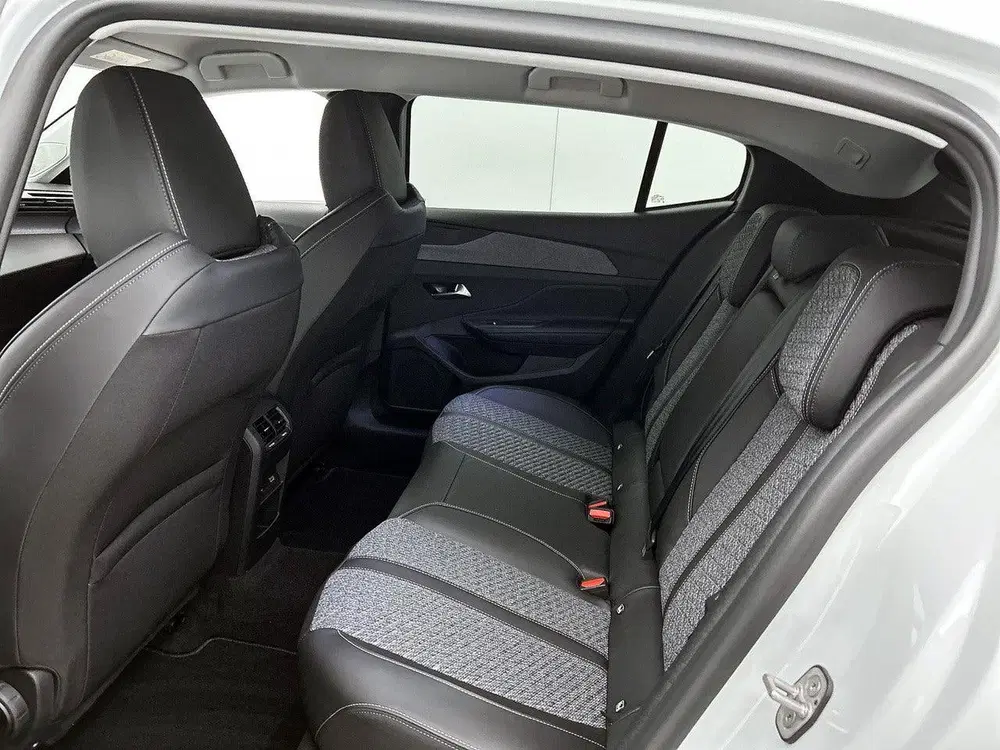 Peugeot 408 Allure Hybrid 145pk Automaat uit 2026, foto 16