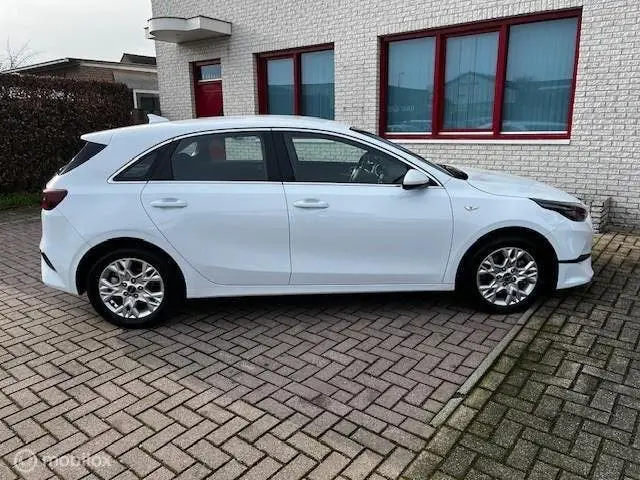 Kia Ceed 1.5 T-GDi DynamicPlusLine uit 2022, foto 3