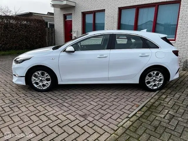 Kia Ceed 1.5 T-GDi DynamicPlusLine uit 2022, foto 5