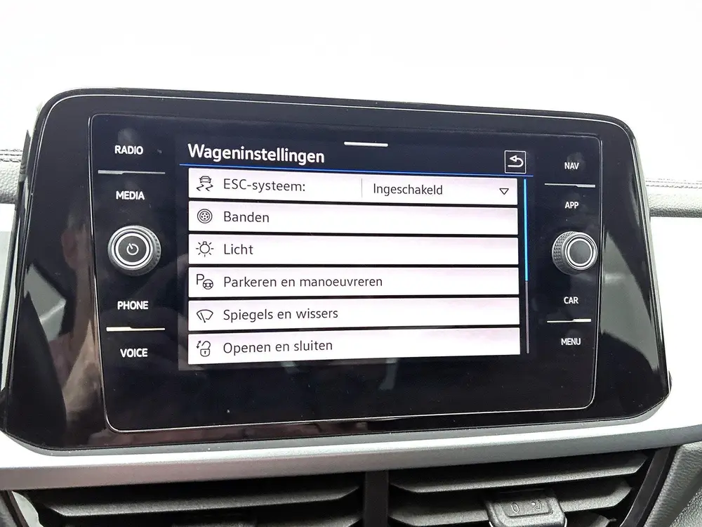 Volkswagen T-Roc 1.0 TSI Life 75 Edition uit 2022, foto 11