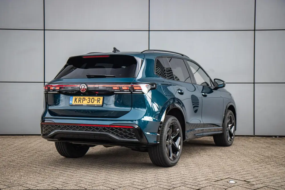 Volkswagen Tiguan 1.5 eHybrid 204pk R-Line Edition | Black S uit 2025, foto 2