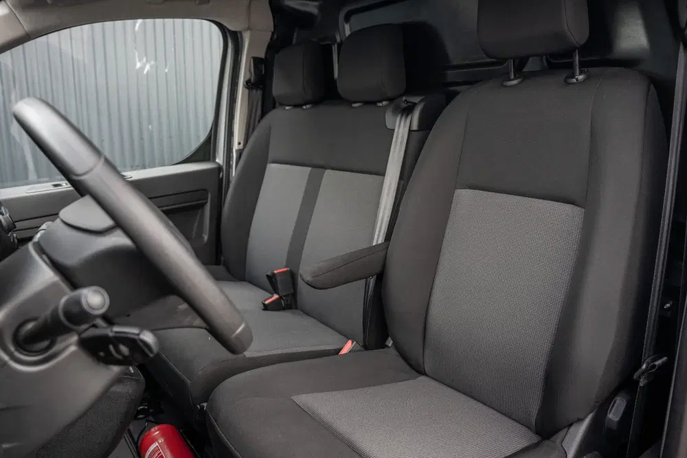 Opel Vivaro 2.0 uit 2023, foto 12