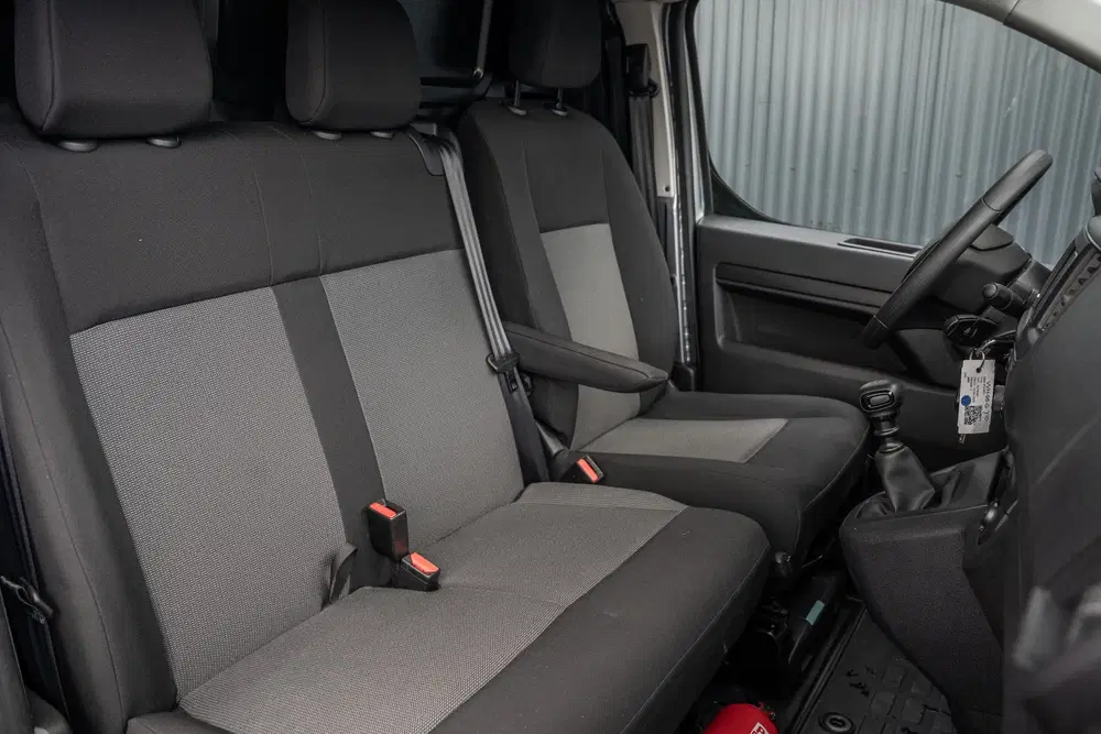Opel Vivaro 2.0 uit 2023, foto 13