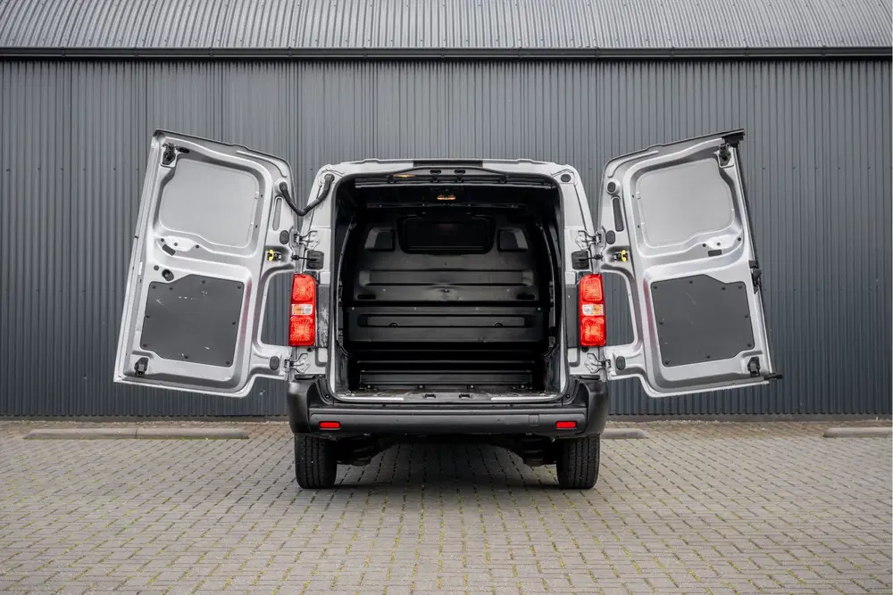 Opel Vivaro 2.0 uit 2023, foto 9