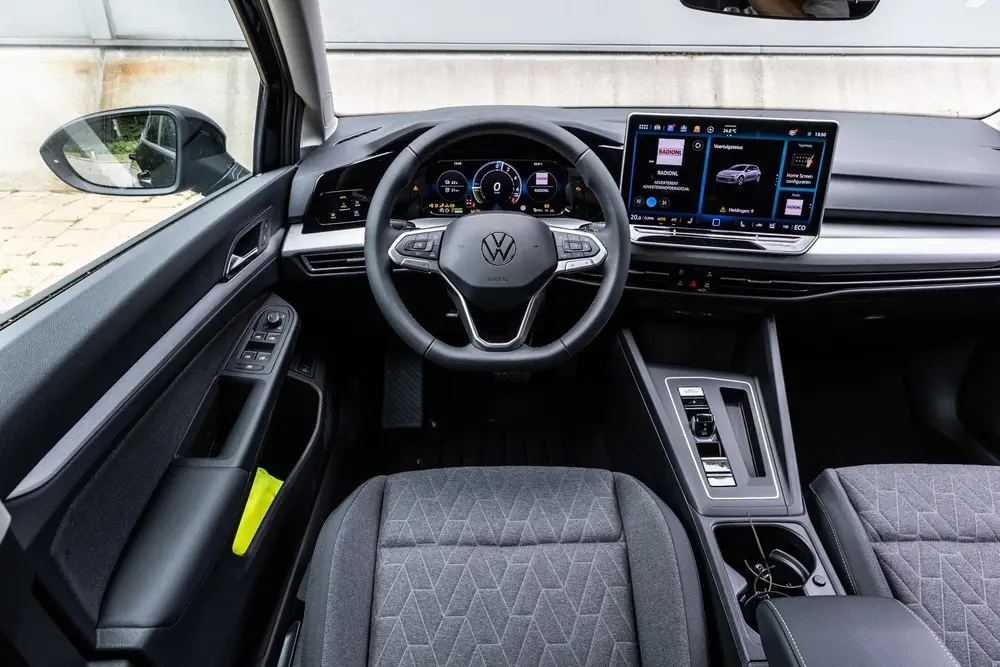 Volkswagen Golf 1.5 eHybrid 204pk Life Edition | Trekhaak We uit 2026, foto 19