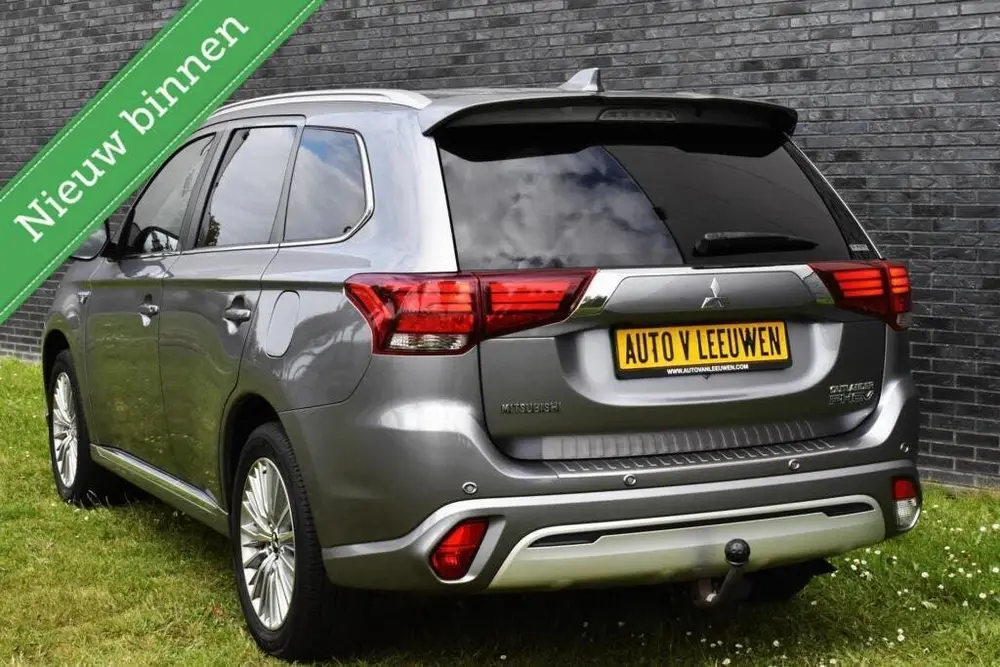 Mitsubishi Outlander 2.4 PHEV Diamand Edition LEDER/TREKHAAK uit 2019, foto 2