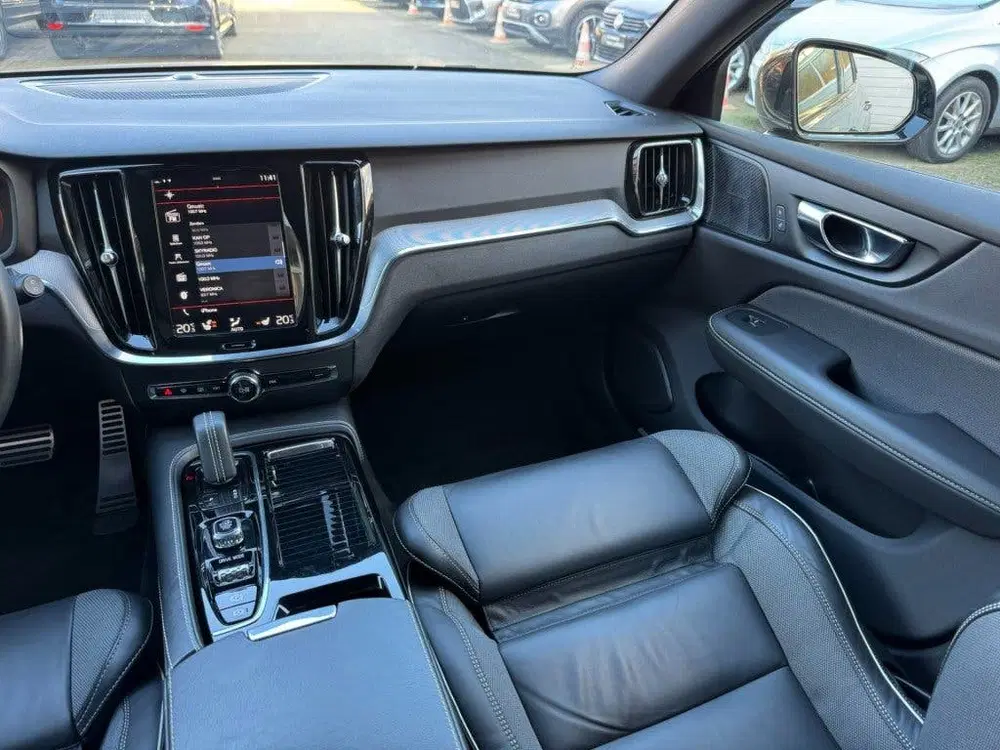 Volvo V60 2.0 T8 Twin-Engine AWD R-Design Camera Har uit 2020, foto 13