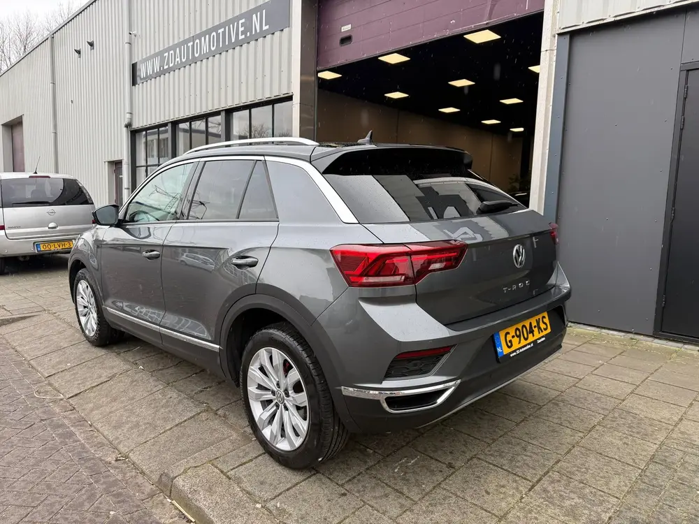 Volkswagen T-Roc 1.5 TSI Sport uit 2019, foto 2