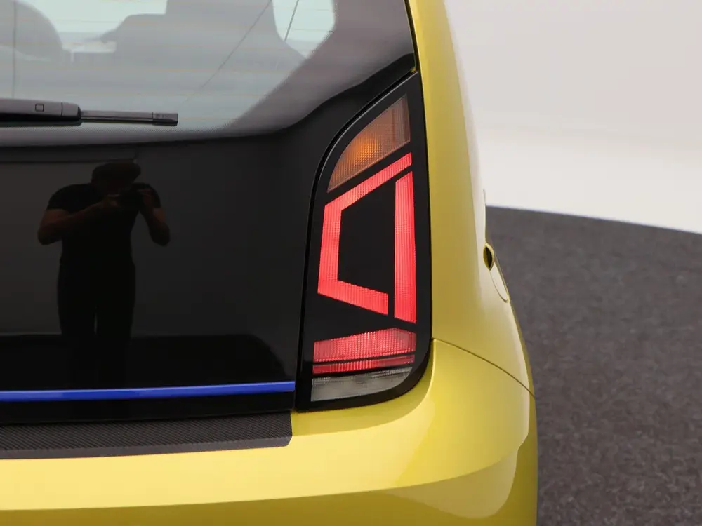 Volkswagen E-Up! e-up! | Stoelverwarming | Climatronic | DAB uit 2021, foto 15