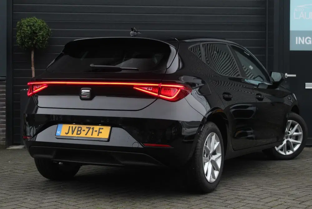SEAT Leon 1.5 eTSI Style Business Intense Automaat uit 2025, foto 2