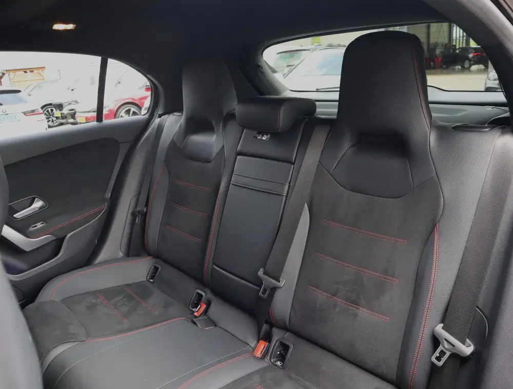 Mercedes-Benz A-Klasse 250 e Star Edition AMG Line uit 2024, foto 12