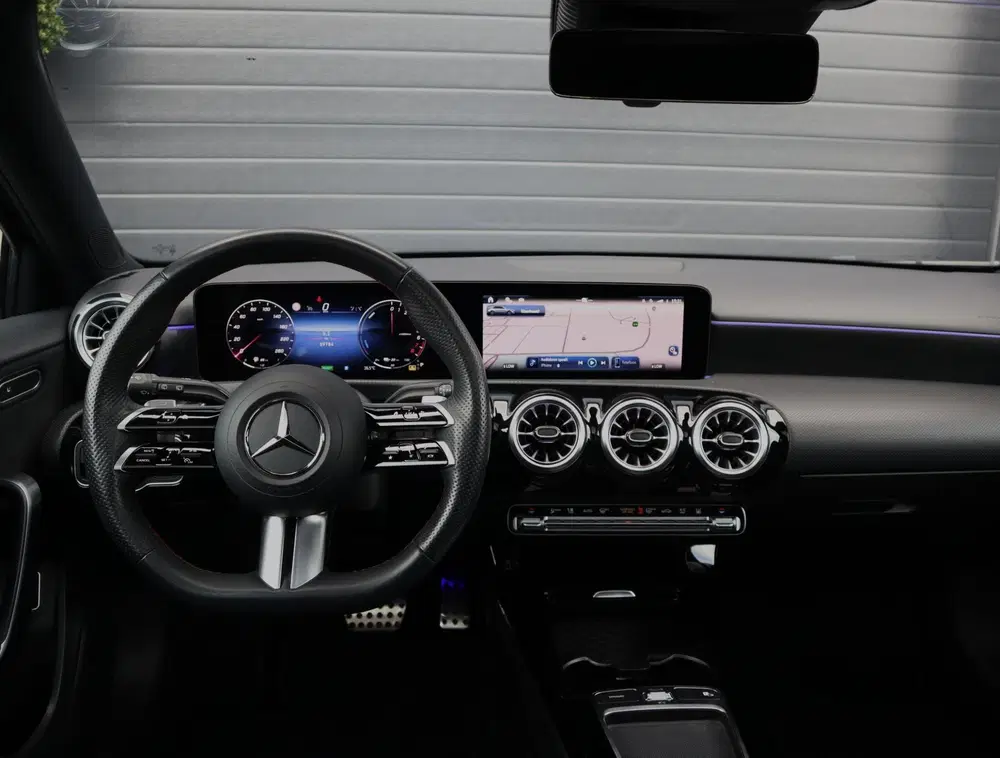Mercedes-Benz A-Klasse 250 e Star Edition AMG Line uit 2024, foto 14