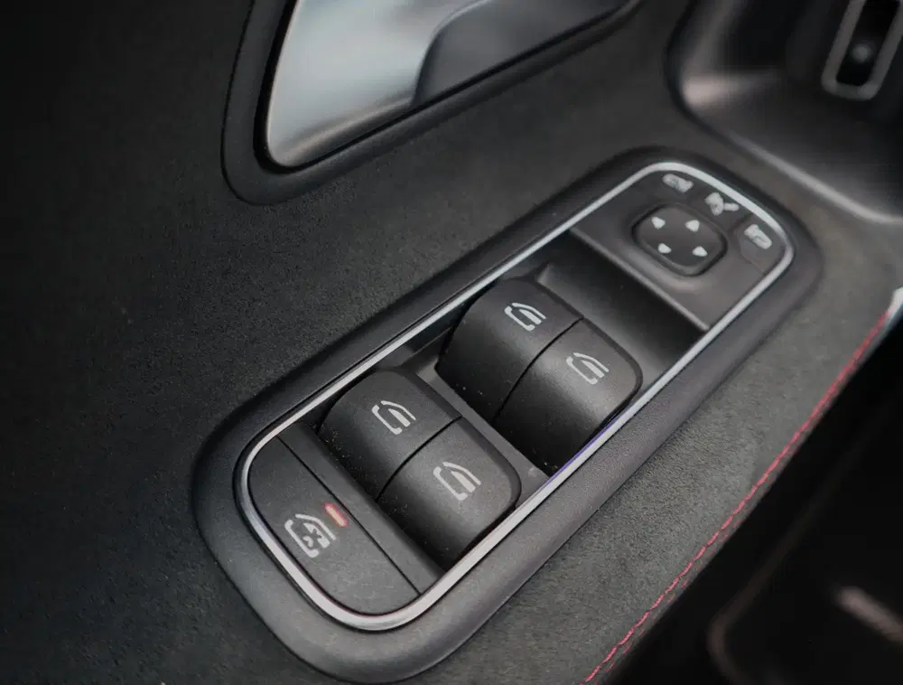 Mercedes-Benz A-Klasse 250 e Star Edition AMG Line uit 2024, foto 17