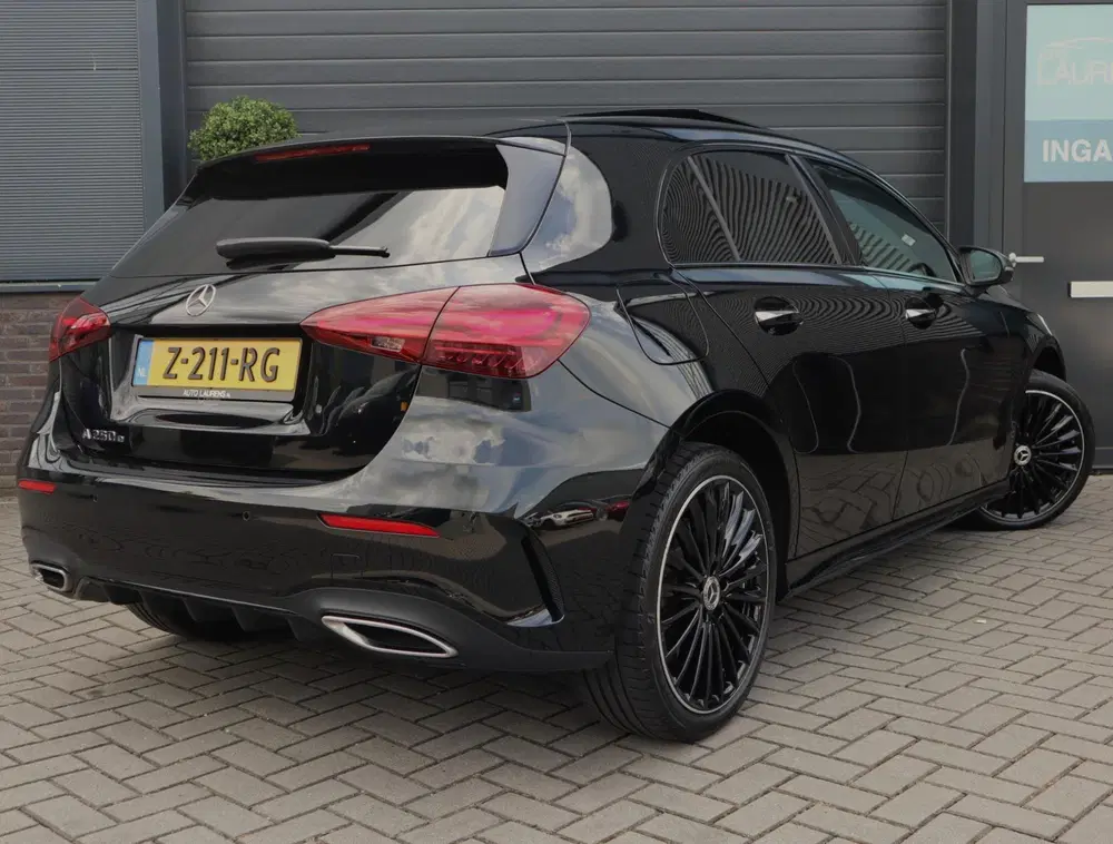 Mercedes-Benz A-Klasse 250 e Star Edition AMG Line uit 2024, foto 2