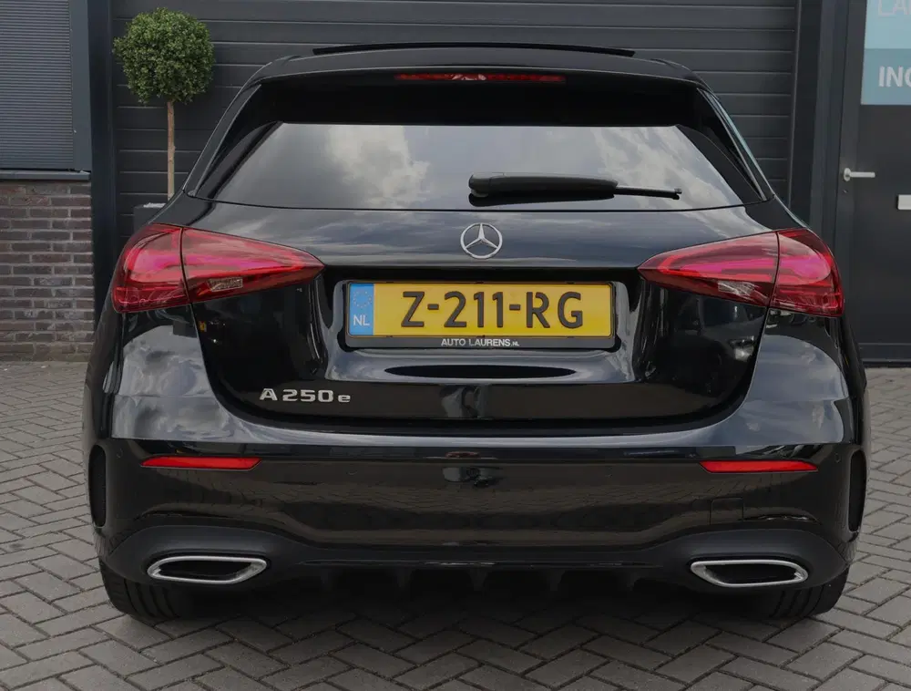 Mercedes-Benz A-Klasse 250 e Star Edition AMG Line uit 2024, foto 4