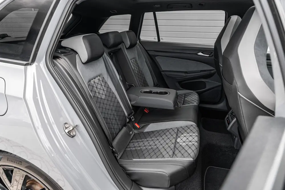 Volkswagen Golf Variant 1.5 eTSI 150pk DSG R-Line | Panorama uit 2023, foto 18