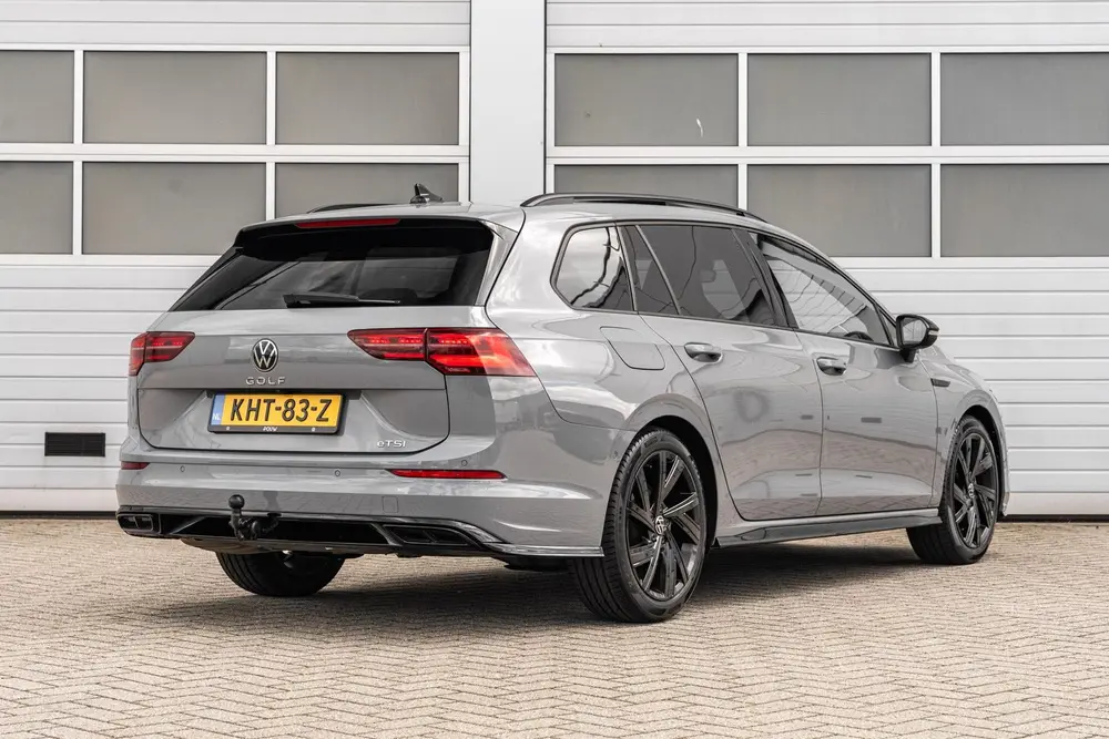 Volkswagen Golf Variant 1.5 eTSI 150pk DSG R-Line | Panorama uit 2023, foto 2