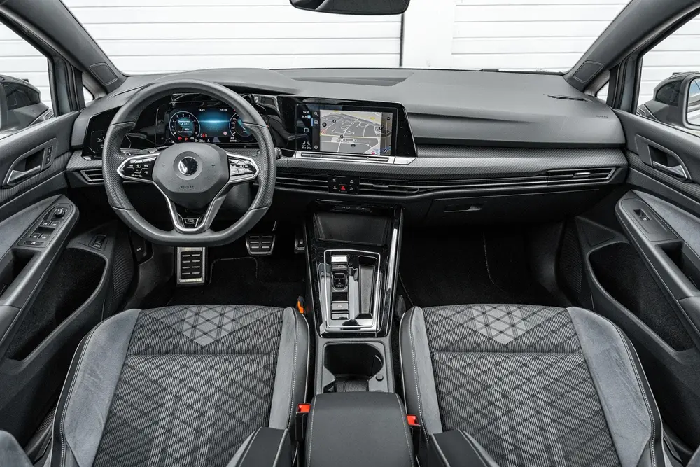 Volkswagen Golf Variant 1.5 eTSI 150pk DSG R-Line | Panorama uit 2023, foto 5