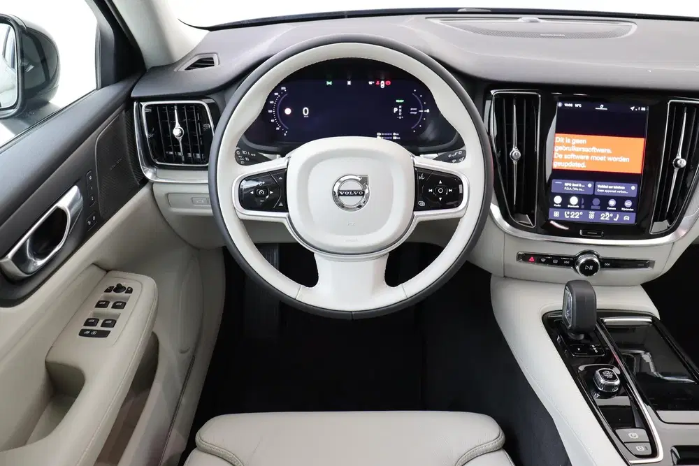 Volvo V60 T6 PLUG-IN HYBRID AWD PLUS DARK -HARMAN uit 2026, foto 2