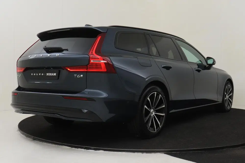 Volvo V60 T6 PLUG-IN HYBRID AWD PLUS DARK -HARMAN uit 2026, foto 3