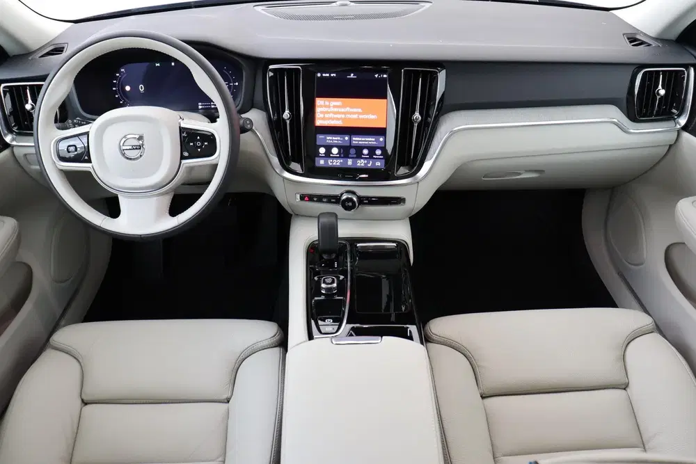 Volvo V60 T6 PLUG-IN HYBRID AWD PLUS DARK -HARMAN uit 2026, foto 4