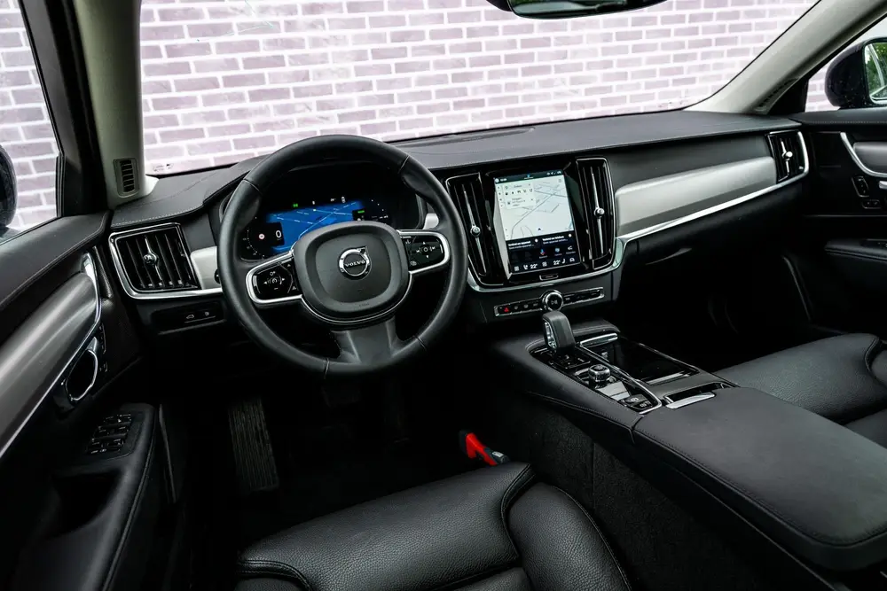 Volvo V90 2.0 T8 Plug-in hybrid AWD Ultra Dark uit 2025, foto 11