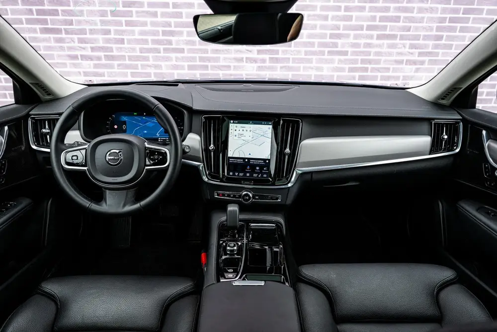 Volvo V90 2.0 T8 Plug-in hybrid AWD Ultra Dark uit 2025, foto 5
