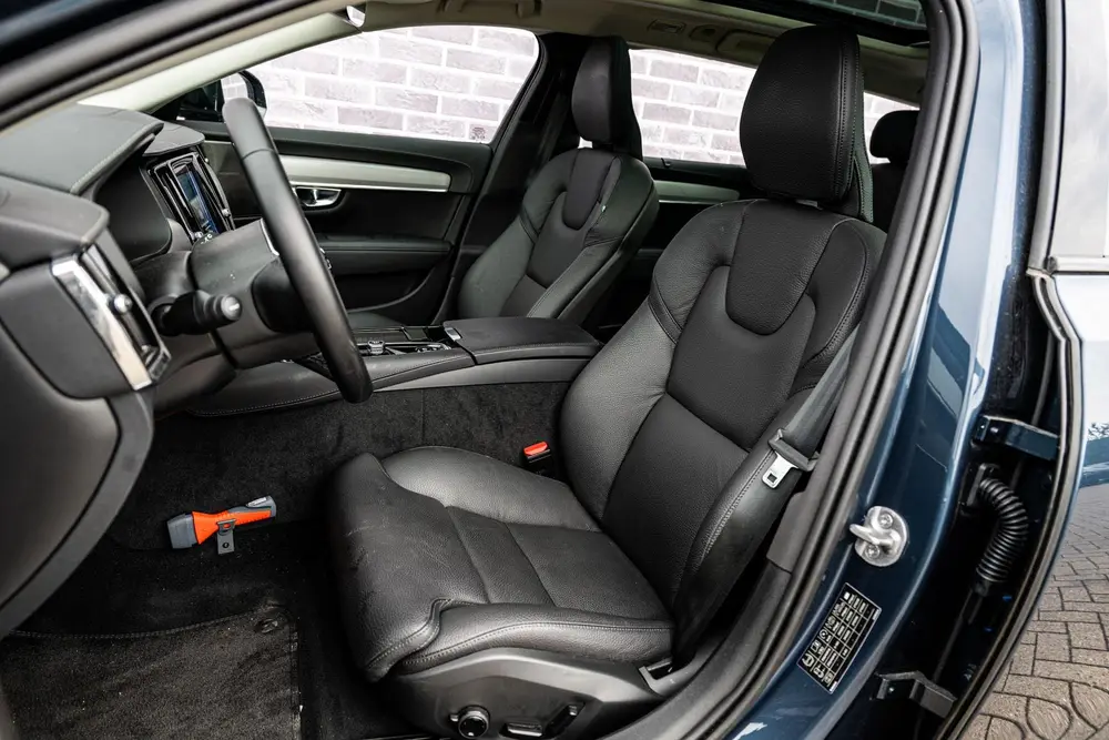 Volvo V90 2.0 T8 Plug-in hybrid AWD Ultra Dark uit 2025, foto 6