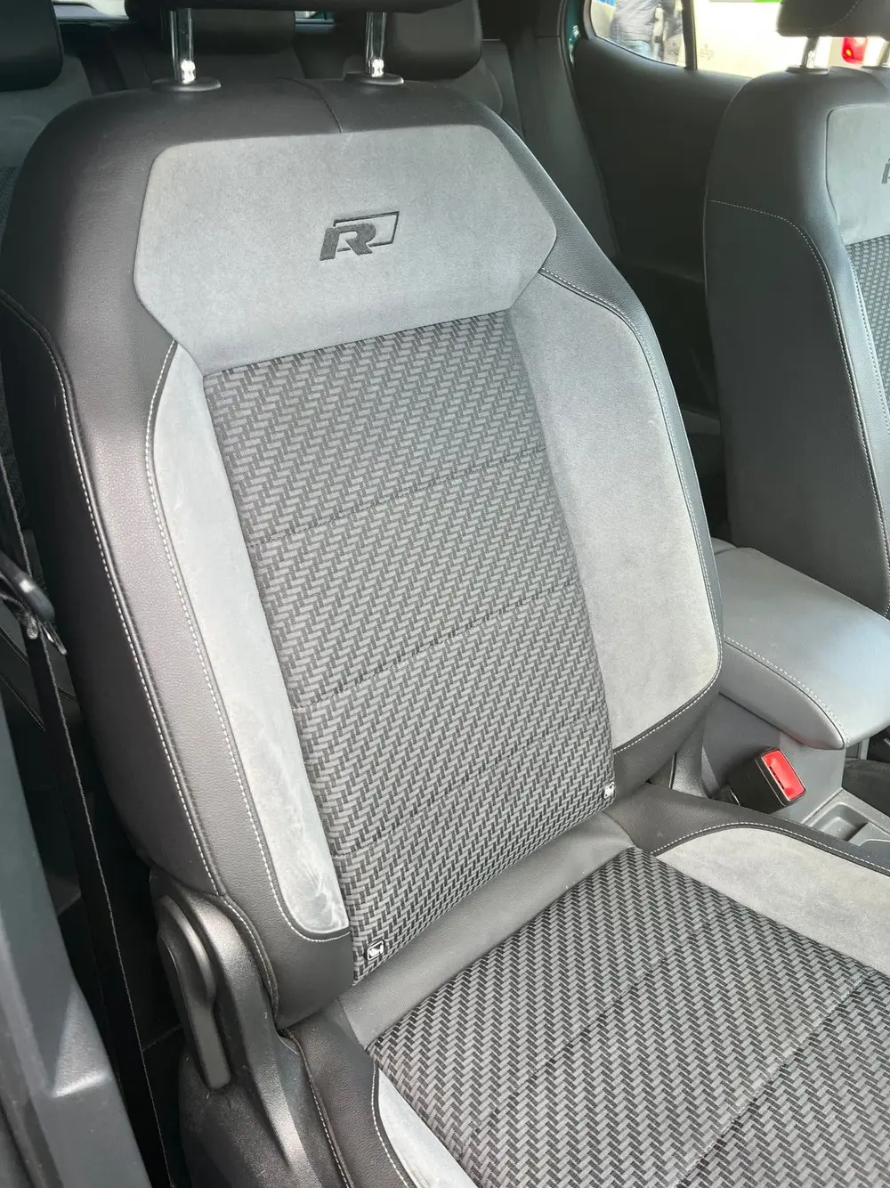 Volkswagen T-CROSS 1.0 TSI R LINE AUTOMAAT ! uit 2019, foto 9
