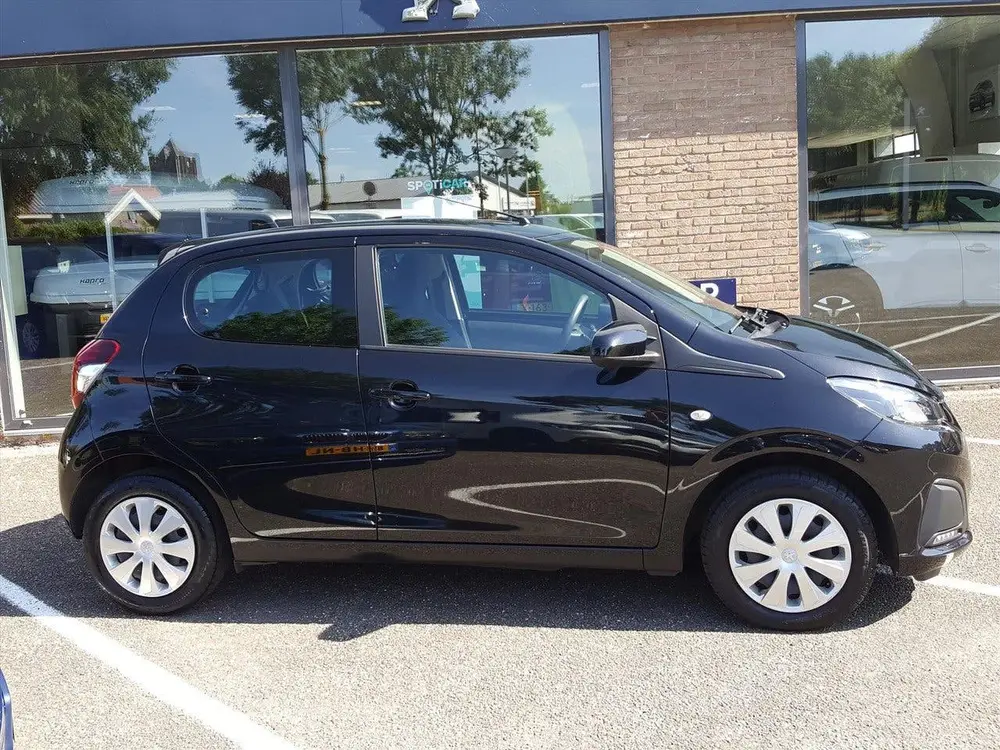 Peugeot 108 1.0 e-VTi 72pk 5D Active AIRCO uit 2021, foto 2