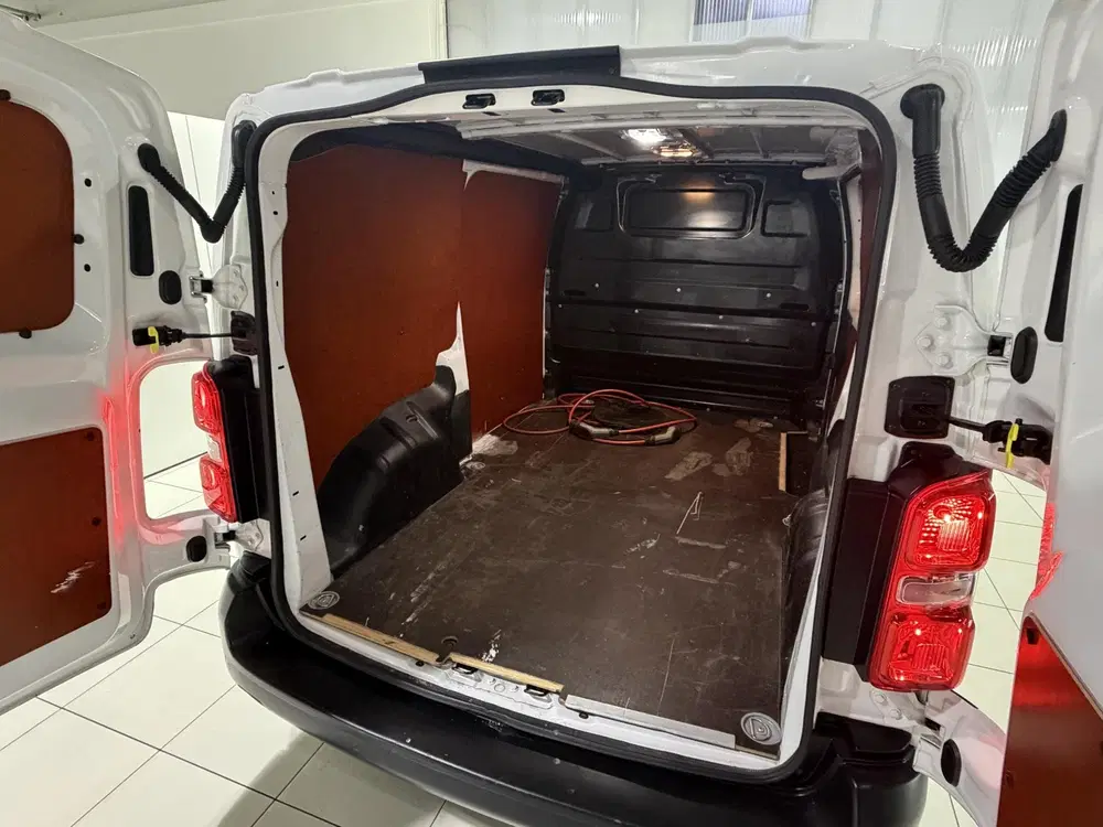 Toyota Proace Live Extra Range 75 kWh Houten uit 2022, foto 17