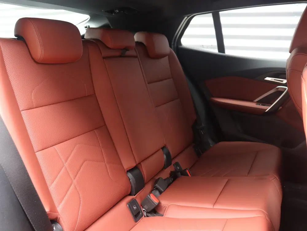 BMW iX2 eDrive20 uit 2025, foto 11