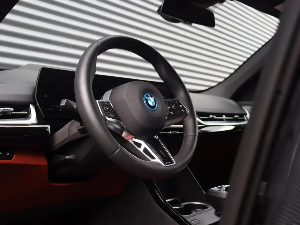 BMW iX2 eDrive20 uit 2025, foto 15