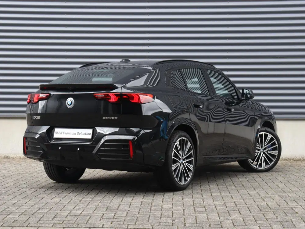 BMW iX2 eDrive20 uit 2025, foto 2