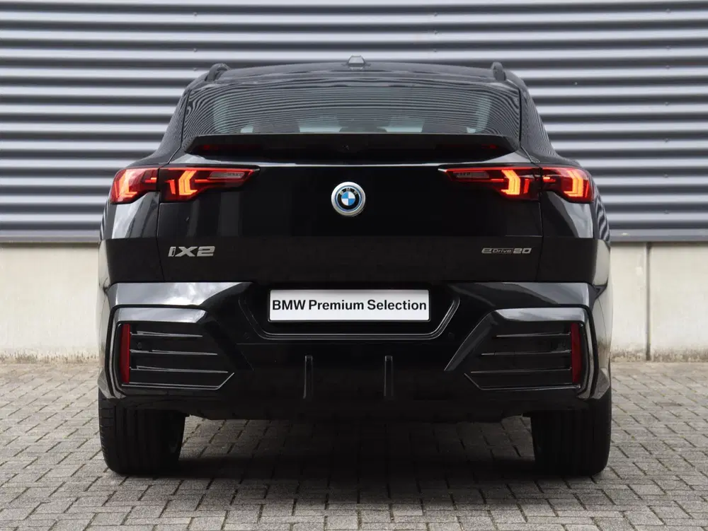 BMW iX2 eDrive20 uit 2025, foto 4