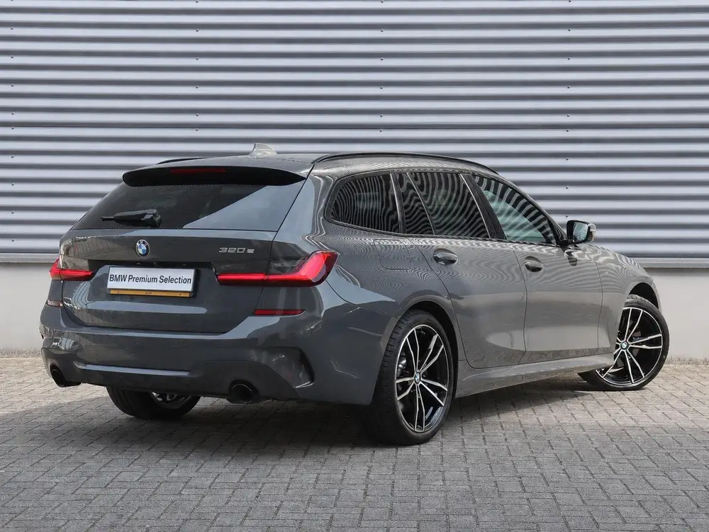 BMW 3-serie Touring 320e uit 2021, foto 2