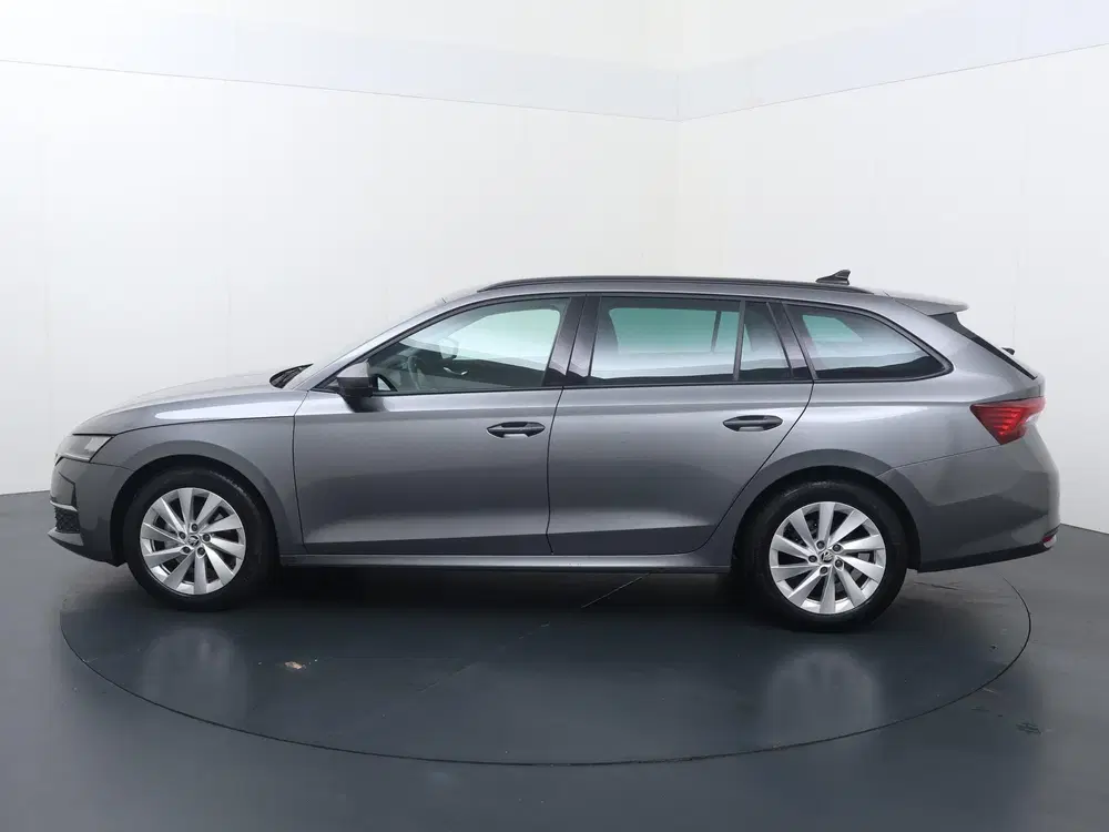 Skoda Octavia 1.5 TSI MHEV First Edition uit 2024, foto 2
