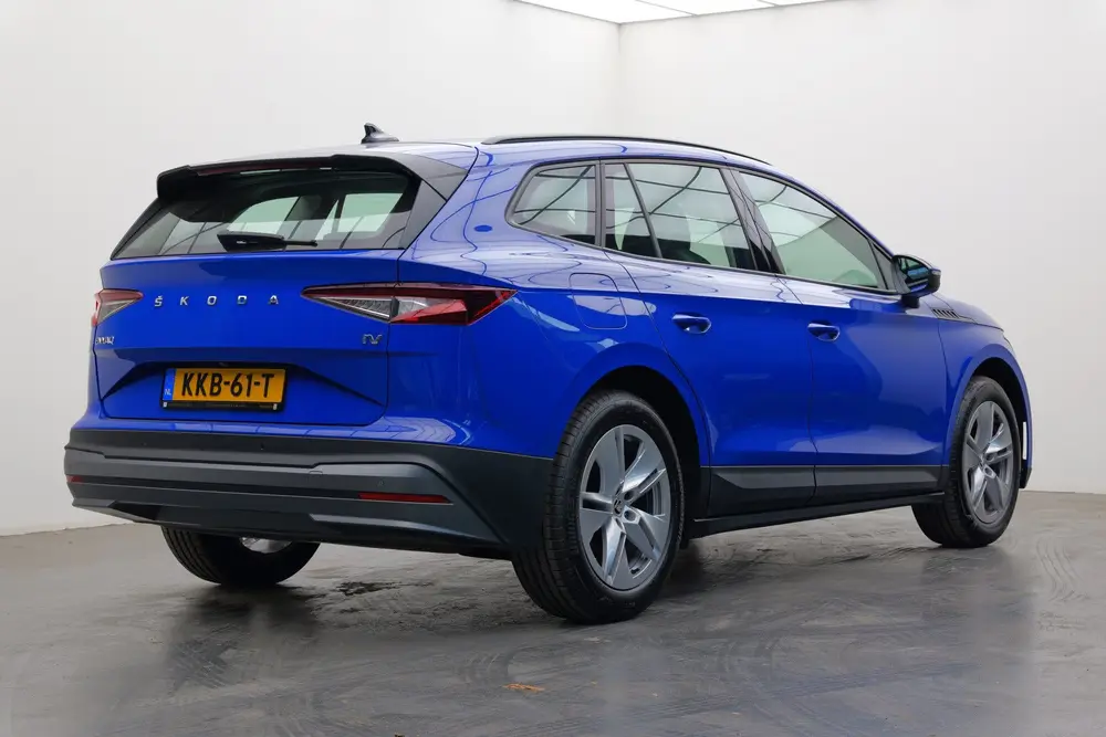 Skoda Enyaq 50 Loft uit 2023, foto 2